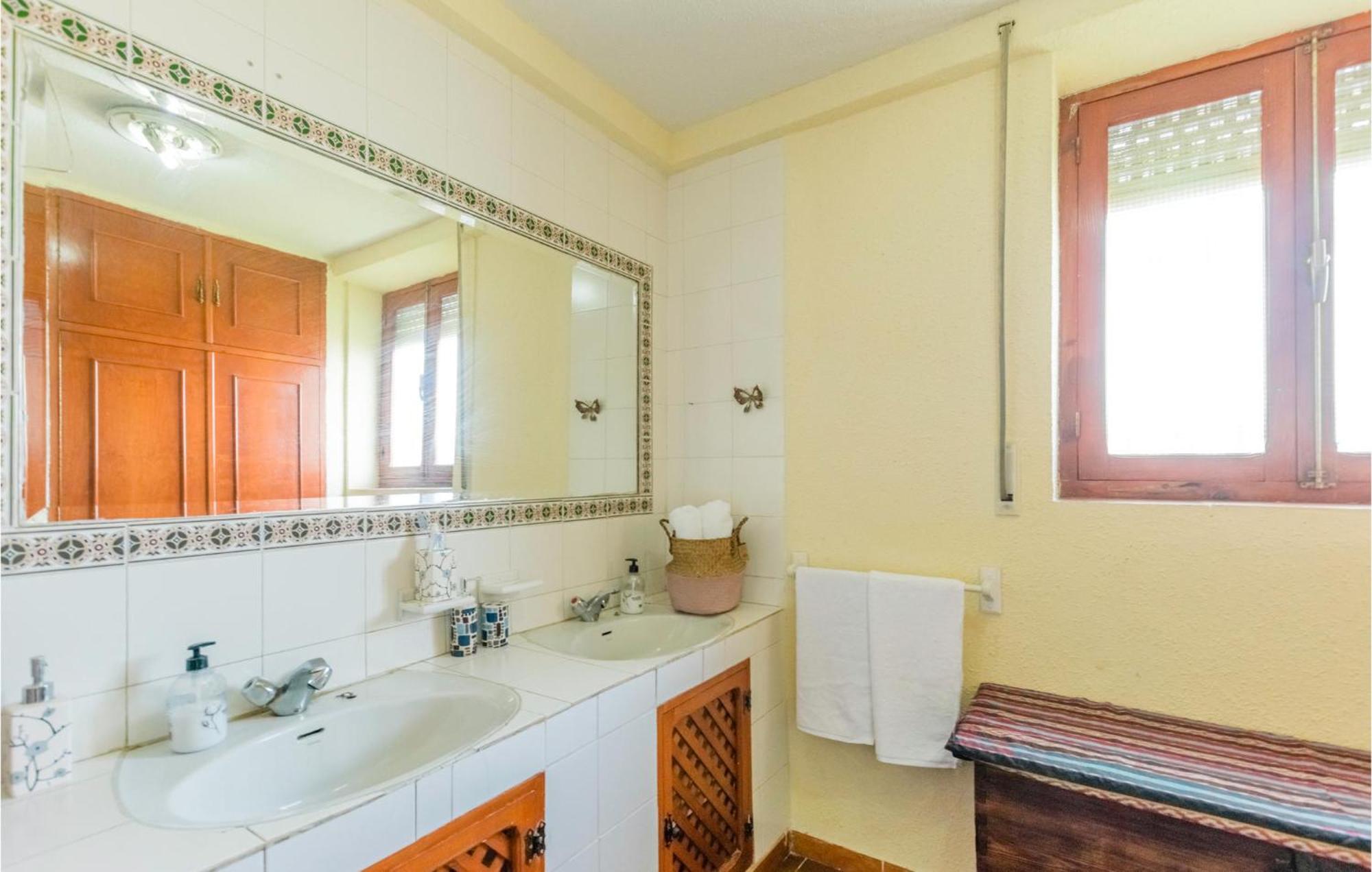 Gorgeous Home In Aldeaquemada With Swimming Pool Dış mekan fotoğraf